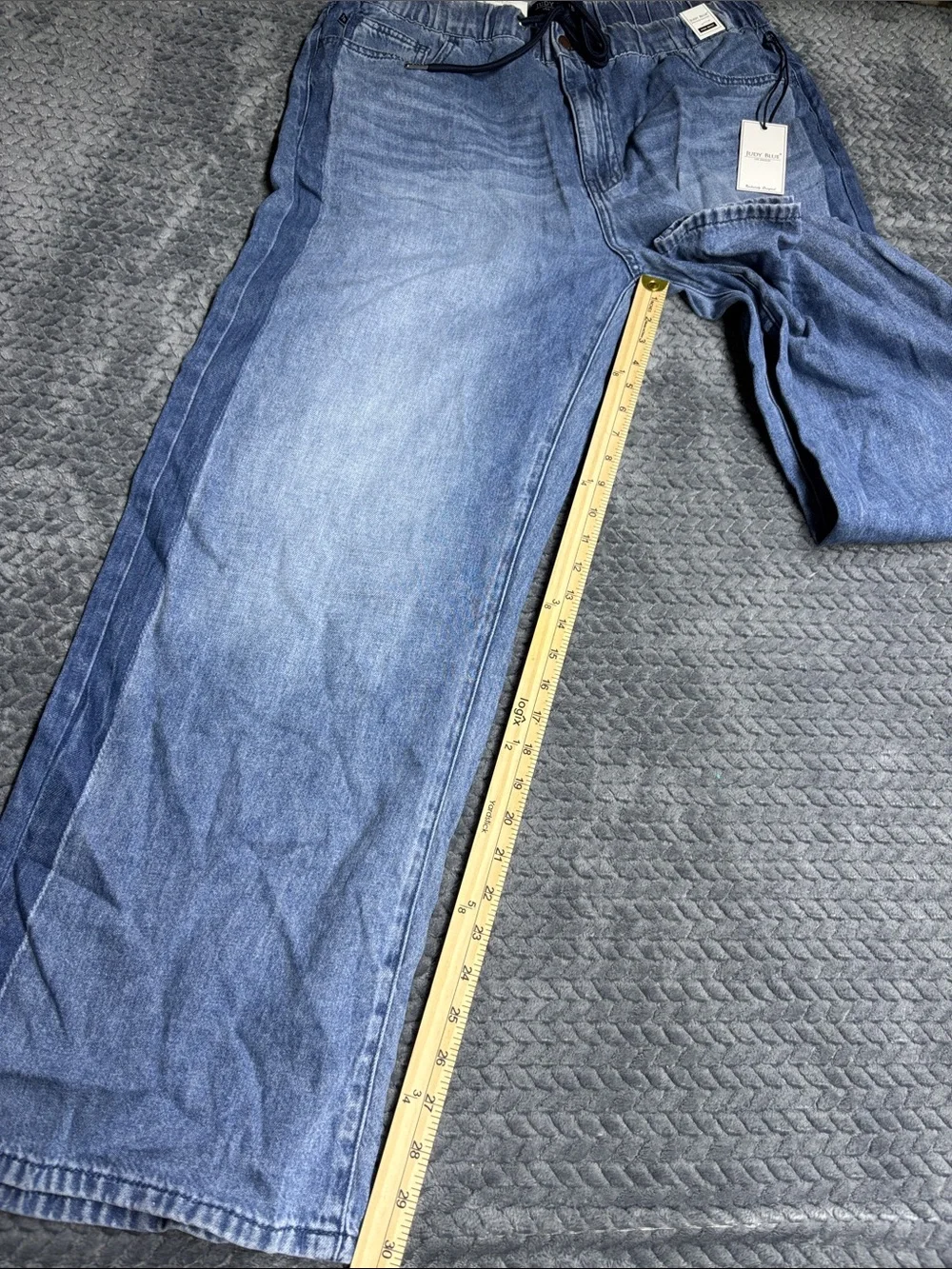 Judy Blue Two-Tone Featherweight Pull on Jeans